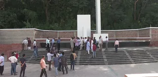 ‘ত্যক্ত-বিরক্তে শহীদ মিনারে শ্রদ্ধা নিবেদন না করার সিদ্ধান্ত'
